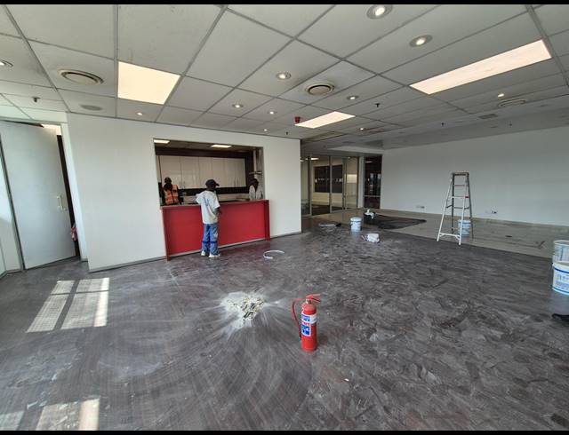 7,671M² WAREHOUSE TO LET IN LONGMEADOW